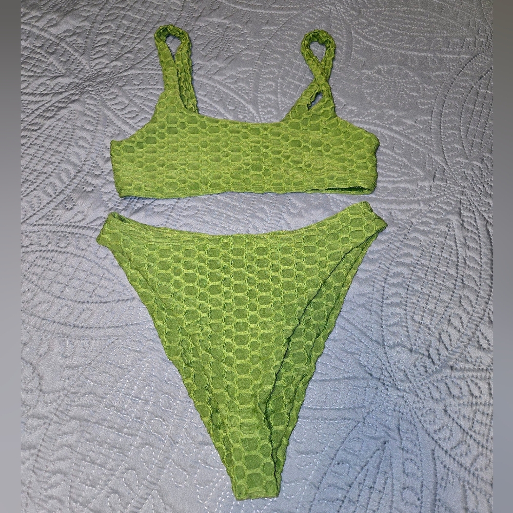 Women's M Green Textured Bikini Set